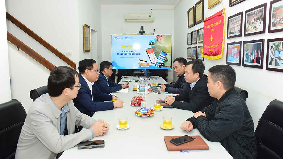 Sở Du lịch tỉnh Quảng Ninh làm việc với Trung tâm Thông tin du lịch về triển khai chuyển đổi số trong hoạt động du lịch