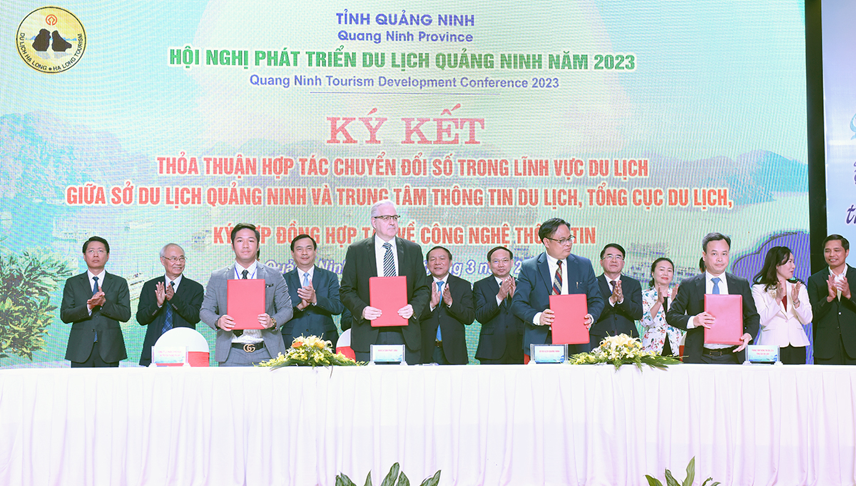 Trung tâm Thông tin du lịch ký kết hợp tác hỗ trợ Quảng Ninh chuyển đổi số trong lĩnh vực du lịch