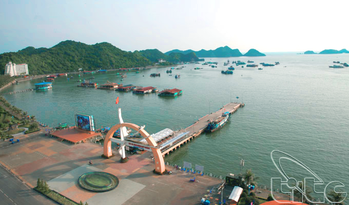Khám phá vẻ đẹp Cát Bà