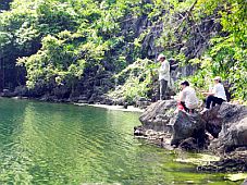 Kỳ thú hồ Cống Đỏ (Quảng Ninh)