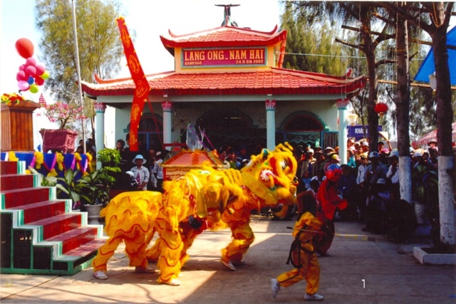 le hoi Nghinh ong http://www.dulichvn.org.vn/nhaptin/uploads/images/LehoinghinhongBL.jpg
