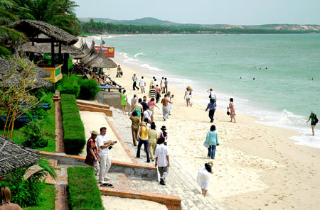 Bình Thuận: Phấn đấu đón 2,8 triệu lượt khách du lịch trong năm 2011