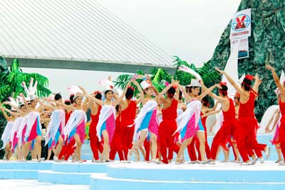 Quảng Ninh: Họp bàn kế hoạch tổ chức Du lịch Hạ Long vào hè 2011