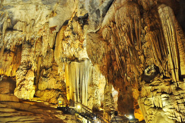 Chiêm ngưỡng cận cảnh vẻ đẹp huyền ảo hang động Phong Nha - Kẻ Bàng -  