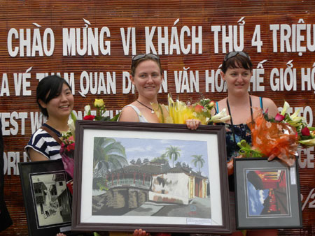 Quảng Nam: Hội An đón vị khách thứ 4 triệu mua vé tham quan khu phố cổ