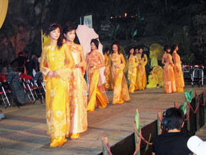 Quảng Ninh: Thông qua kế hoạch tổ chức Lễ hội Du lịch Hạ Long năm 2009