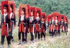 Hoa văn trang trí trên y phục nữ dân tộc Dao đỏ