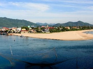 Vịnh Lăng Cô. (Ảnh: TTXVN)