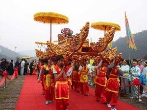 Nghi lễ rước tại Lễ khai hội xuân Yên Tử. (Ảnh: Minh Quyết/TTXVN)