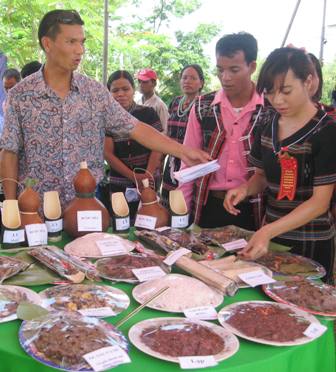Hội thi là dịp để đồng bào A Lưới giới thiệu và quảng bá văn hóa ẩm thực của dân tộc mình