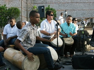 Nhóm nhạc “Tambores de San Millán” (Nguồn ảnh:huefestival.com)