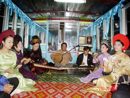 Ca Huế trên sông Hương