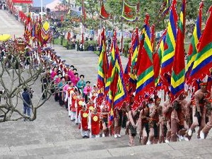 Đoàn dâng hương Giỗ tổ Hùng Vương 2012. (Ảnh: Thanh Tùng/TTXVN)