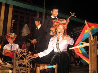 Biểu diễn Hạn khuống của người Thái Tây Bắc