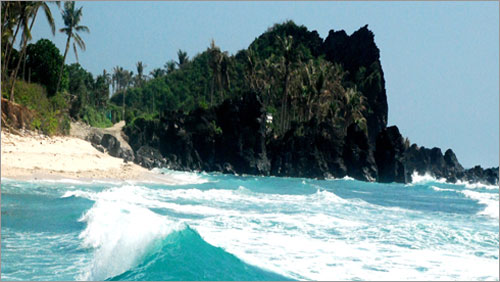 Hòn Đụn- thắng cảnh hấp dẫn du khách ở xã An Bình (đảo Bé), huyện đảo Lý Sơn