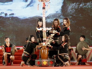 Chương trình nghệ thuật mang đậm nét văn hóa Tây Nguyên trong lễ khai mạc. (Ảnh: Thanh Tùng/TTXVN)