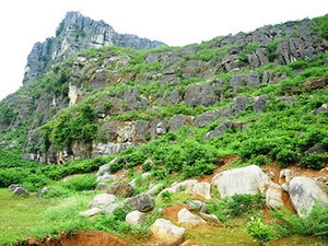 Dãy An Tôn được xác định là một trong những công trường khai thác đá xây thành nhà Hồ. (Nguồn: SGGP)