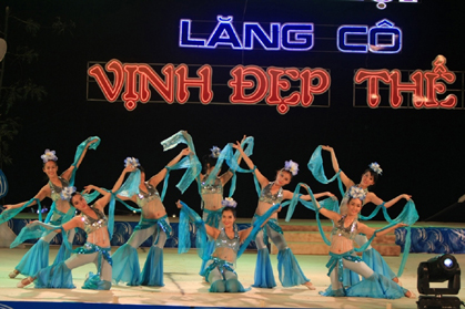 Đêm lễ hội Lăng cô - Vịnh đẹp thế giới tháng 7/2011.