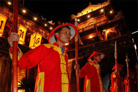 Lễ Đổi gác tại Ngọ Môn. (Nguồn: hueworldheritage)