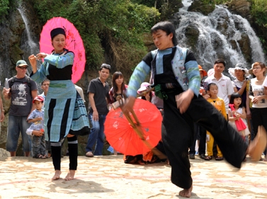 Lễ hội Gầu Tào bên suối Cát Cát ở Sa Pa