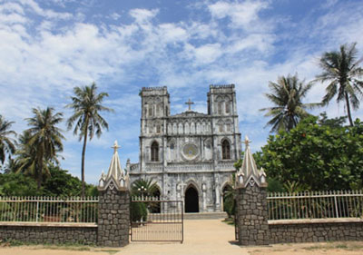  Nhà thờ cổ Mằng Lăng.