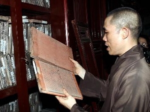 Bộ mộc bản chùa Vĩnh Nghiêm. (Ảnh: Anh Tuấn/TTXVN)
