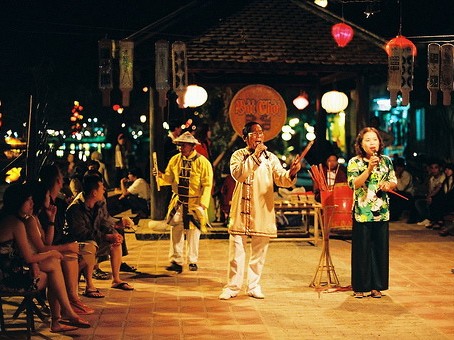 Nghệ thuật hát Bài chòi (Ảnh: Báo điện tử Làng Việt)