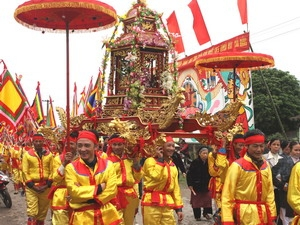 Hình ảnh lễ hội Phủ Dầy năm 2010. (Nguồn: TTXVN)