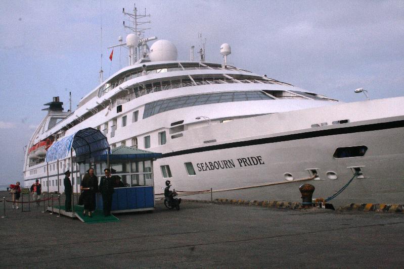 Tàu Seabourn Pride chở theo 200 du khách Pháp, Đức, Mỹ, Anh đến Đà Nẵng (Ảnh: VL)