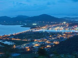 Phong cảnh thị xã Hà Tiên - Kiên Giang (Nguồn: TTXVN)