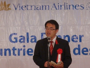 Tỉnh trưởng tỉnh Aichi phát biểu tại Gala Dinner “Bốn quốc gia - Một điểm đến.” (Ảnh: Thanh Tùng/Vietnam+)