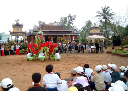 Sinh hoạt lễ hội tại Văn Thánh Khổng Miếu